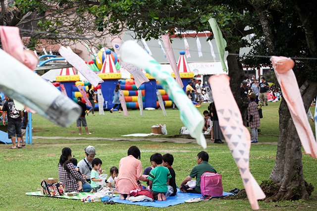 うえのドイツ文化村でのんびり過ごす子どもの日