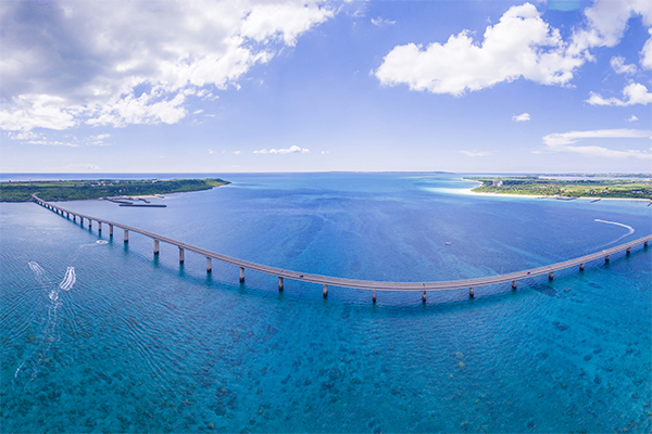 来間島と宮古島を繋ぐ、来間大橋。