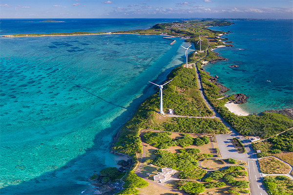 The Thrilling Blue of the Sea! Ikema Ohashi Bridge and the Windmills of Nishihennazaki Cape