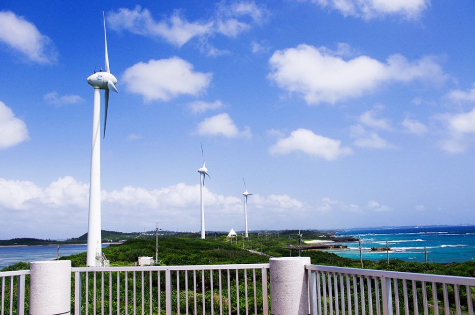宮古島観光中、気づけば空を眺めている。変化に富んだ空。私はちっぽけ