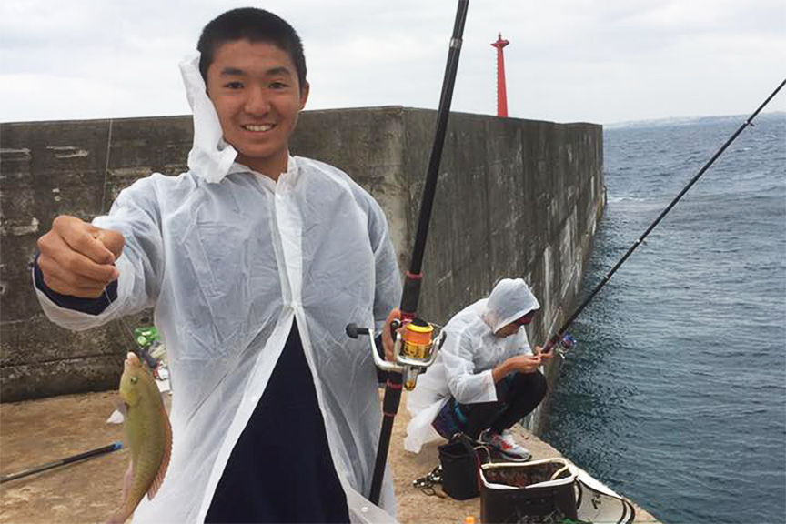 島のおじぃとのんびり港釣りツアー ゆくる宮古島 宮古島style