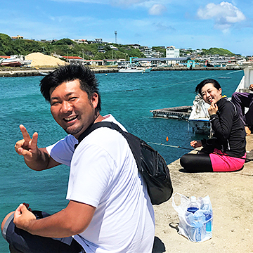 島のおじぃと港釣りツアー